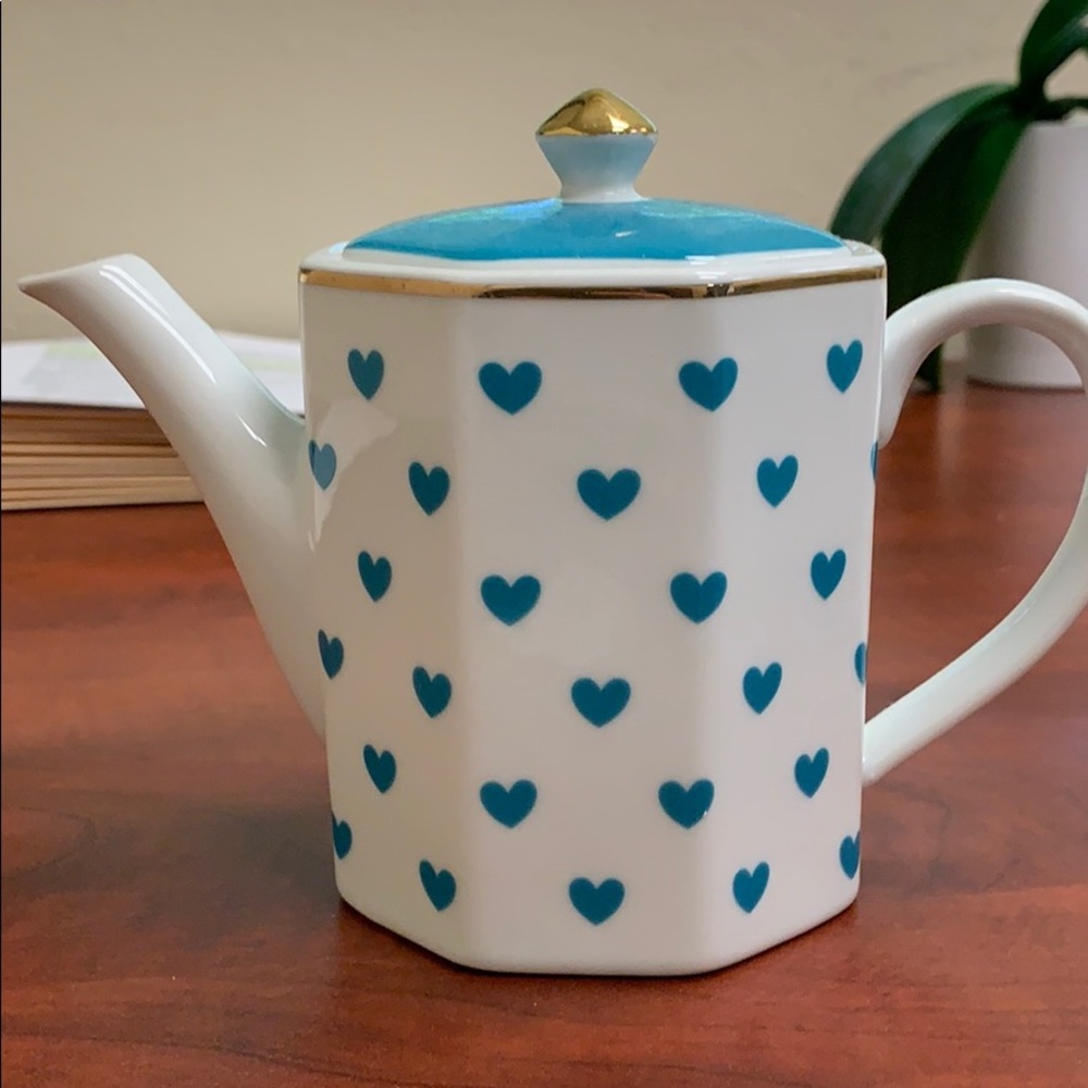 Ceramic tea pot
